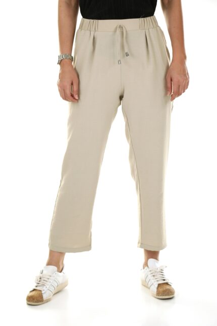Casual chic beige trousers for women, perfect for a modern and elegant style.